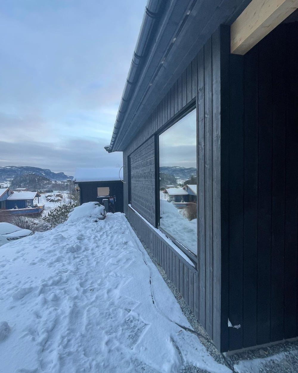 Fiskvikvegen 60, Skatval – panoramabilde av enebolig i vinterlandskap, utført av Skotnes Bygg AS
